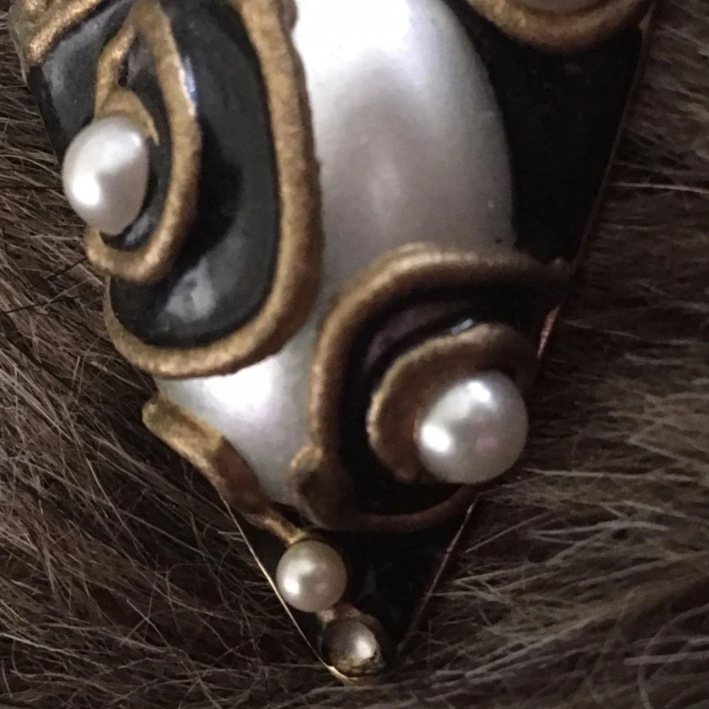 Vintage large hand painted pearl accent earrings - Picture 3 of 5